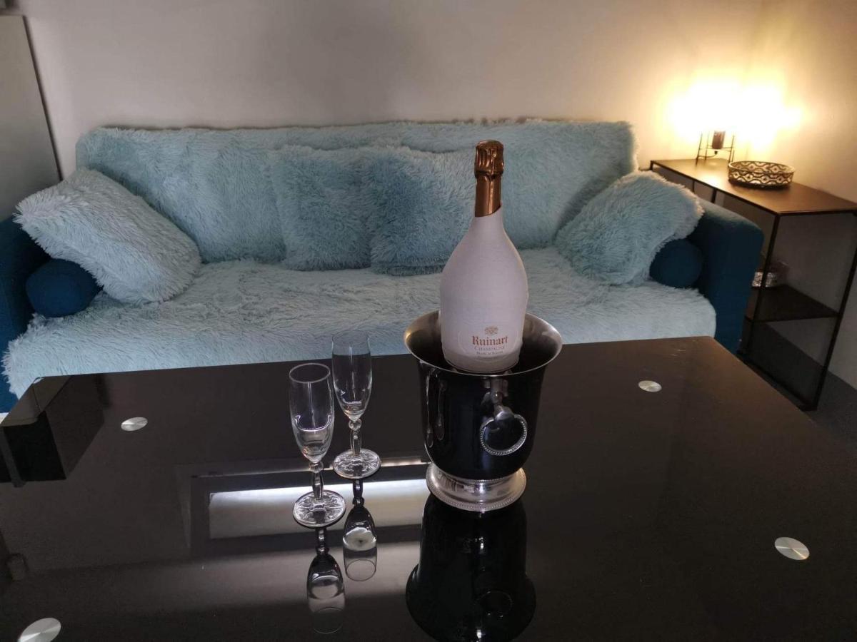 Suite Jacuzzi Au Calme Domont ภายนอก รูปภาพ