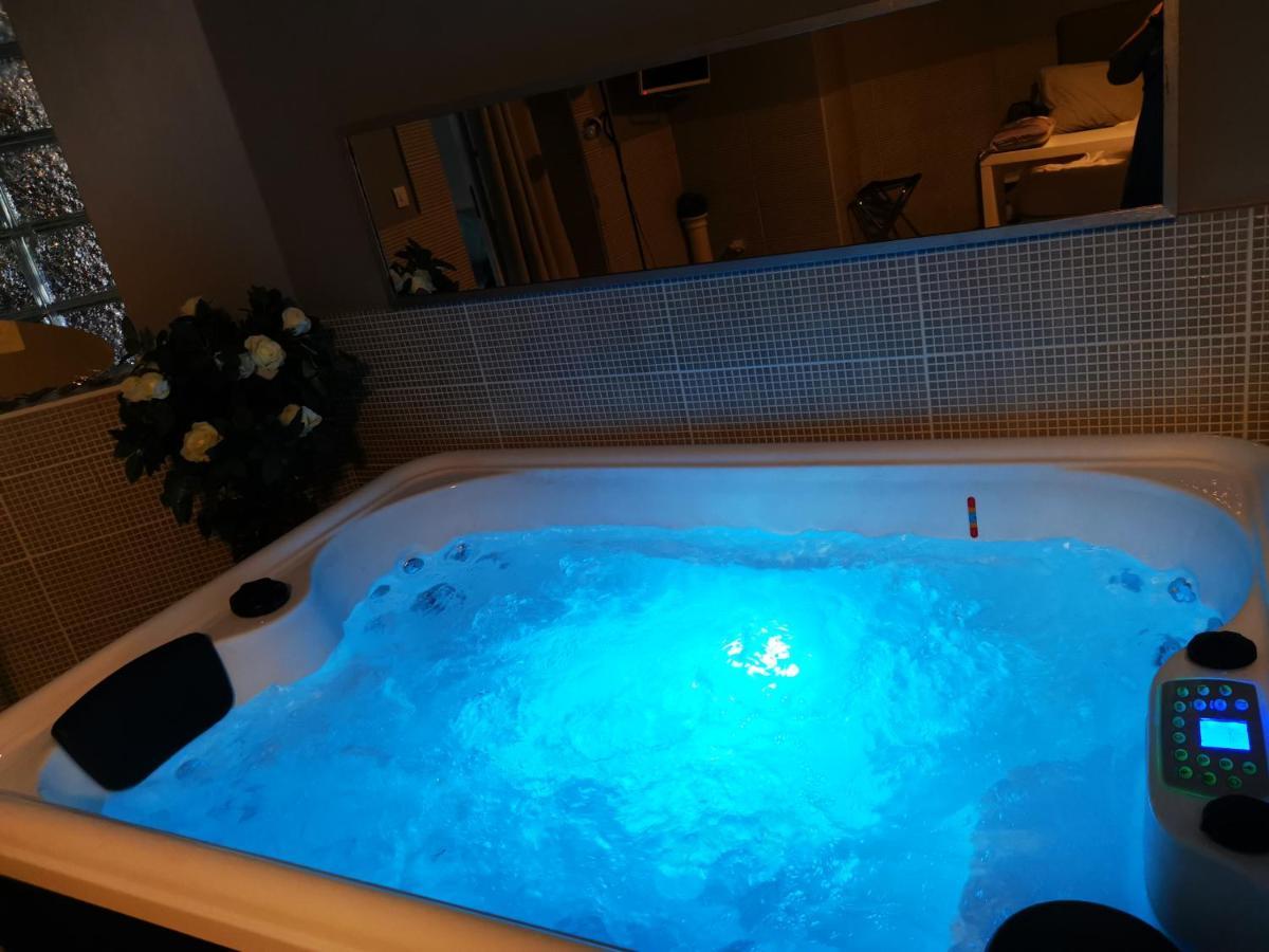 Suite Jacuzzi Au Calme Domont ภายนอก รูปภาพ
